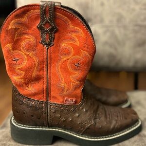 Women’s Justin Gypsy cowgirl leather boots. Size 6.5B.